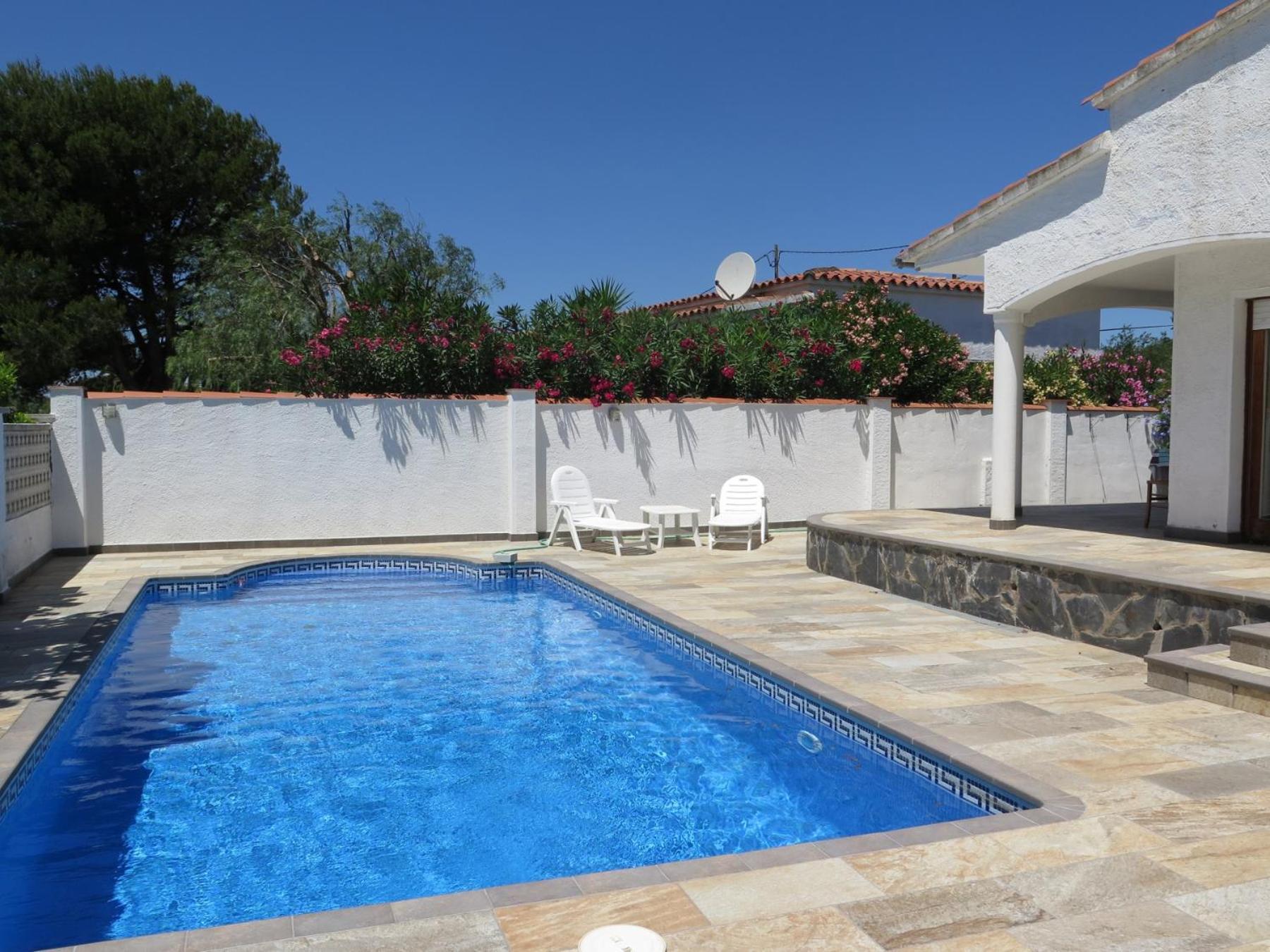 Ref Garr11 Villa